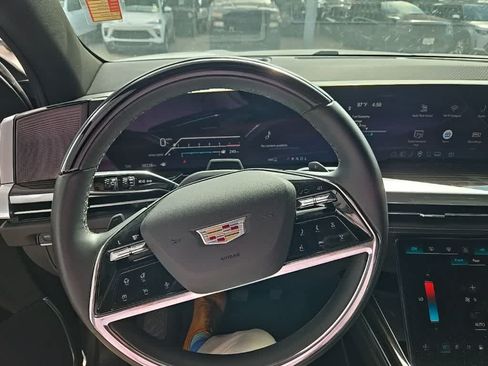 Used 2025 Cadillac Escalade Premium Luxury AWD/4WD image 16