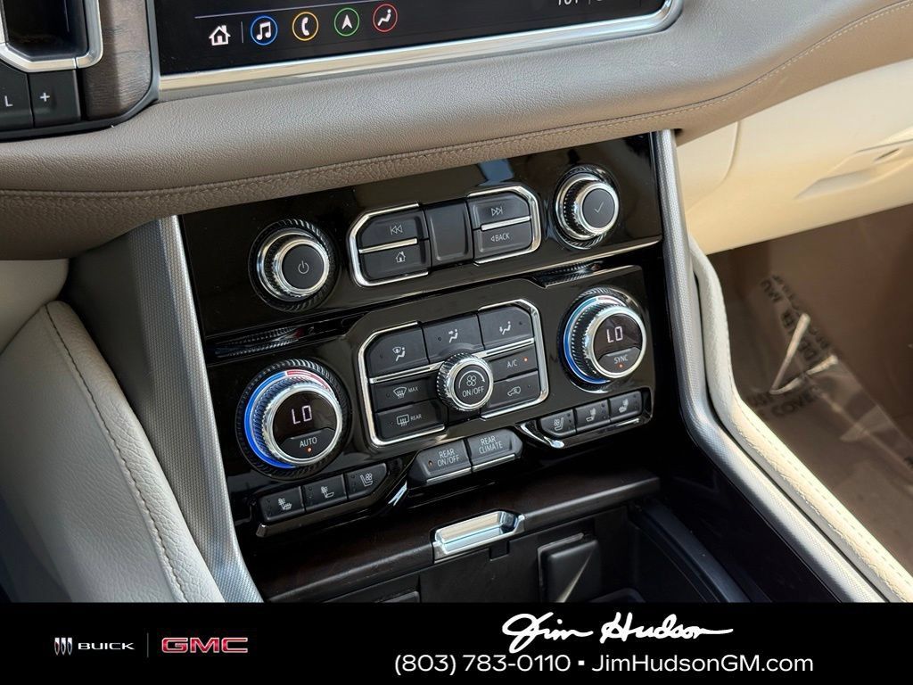 Used 2021 GMC Yukon XL Denali w/ Denali Premium Package AWD/4WD image 38