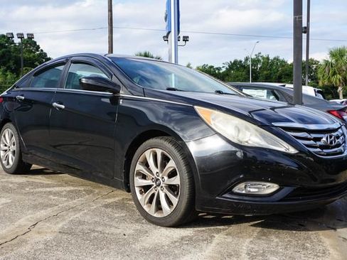 Used 2011 Hyundai Sonata SE FWD image 2