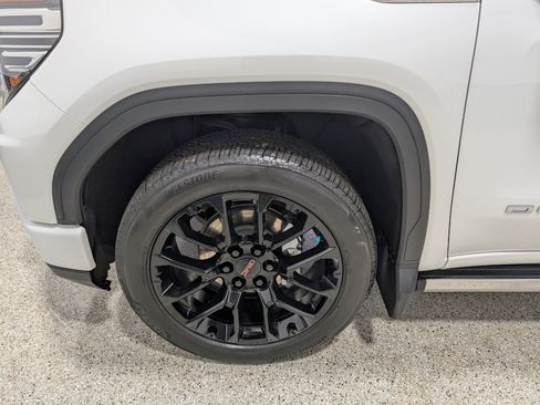 Used 2024 GMC Sierra 1500 Denali w/ Denali Reserve Package AWD/4WD image 12