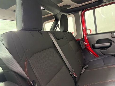 Used 2021 Jeep Wrangler Unlimited Rubicon AWD/4WD image 18