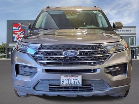 Used 2022 Ford Explorer XLT RWD image 2