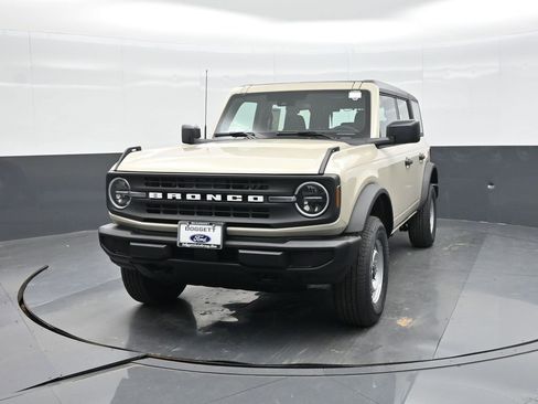 New 2025 Ford Bronco 4-Door image 17