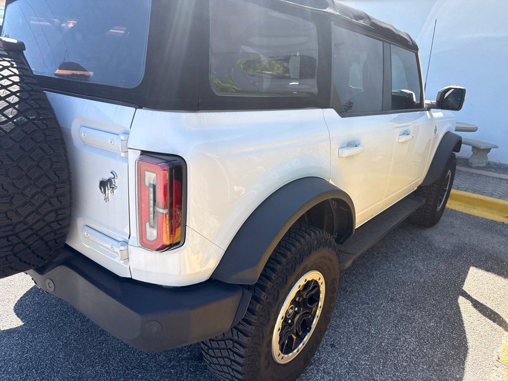 Used 2022 Ford Bronco Outer Banks w/ Sasquatch Package AWD/4WD image 2
