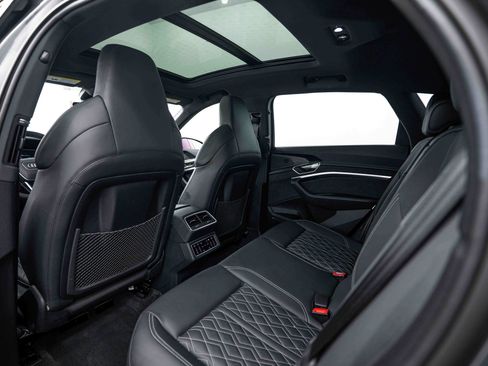 Certified 2024 Audi SQ8 e-tron Premium Plus w/ Black Optic Package AWD/4WD image 18