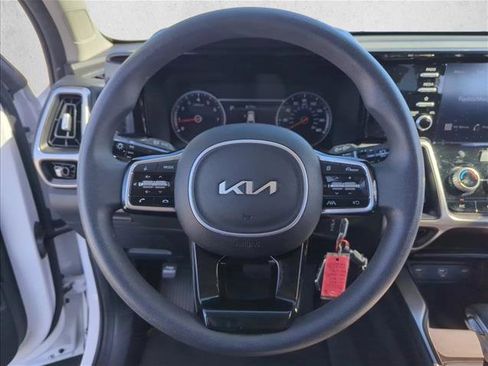 Used 2023 Kia Sorento LX image 13