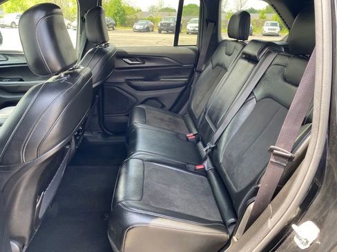 Used 2023 Jeep Grand Cherokee Altitude AWD/4WD image 18