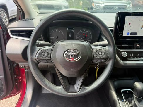 Used 2025 Toyota Corolla LE FWD image 5