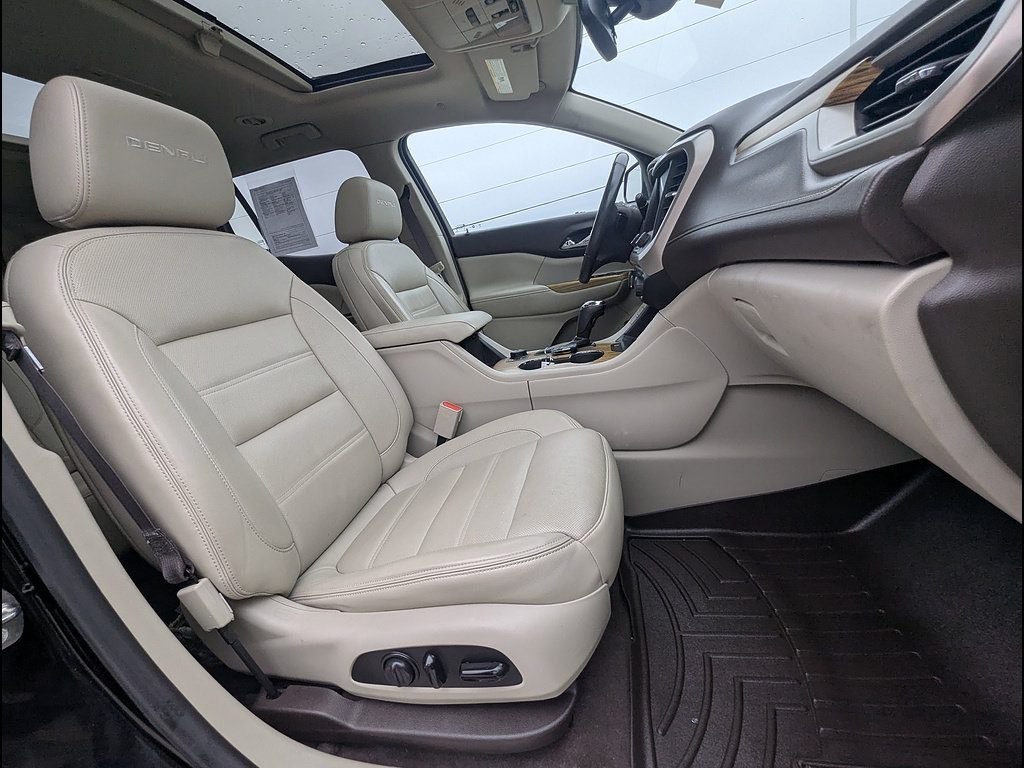 Used 2017 GMC Acadia Denali w/ Technology Package FWD image 19