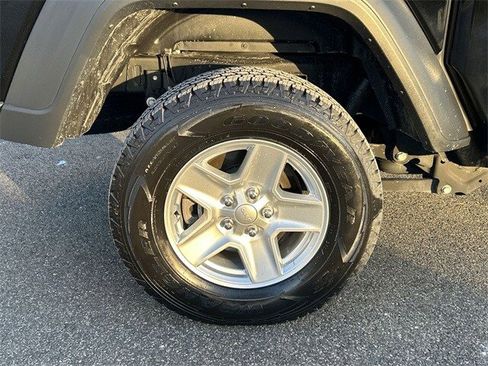 Certified 2023 Jeep Gladiator Sport image 12