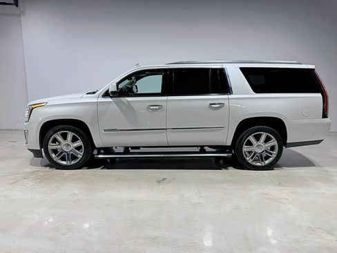 Used 2016 Cadillac Escalade ESV Premium image 4
