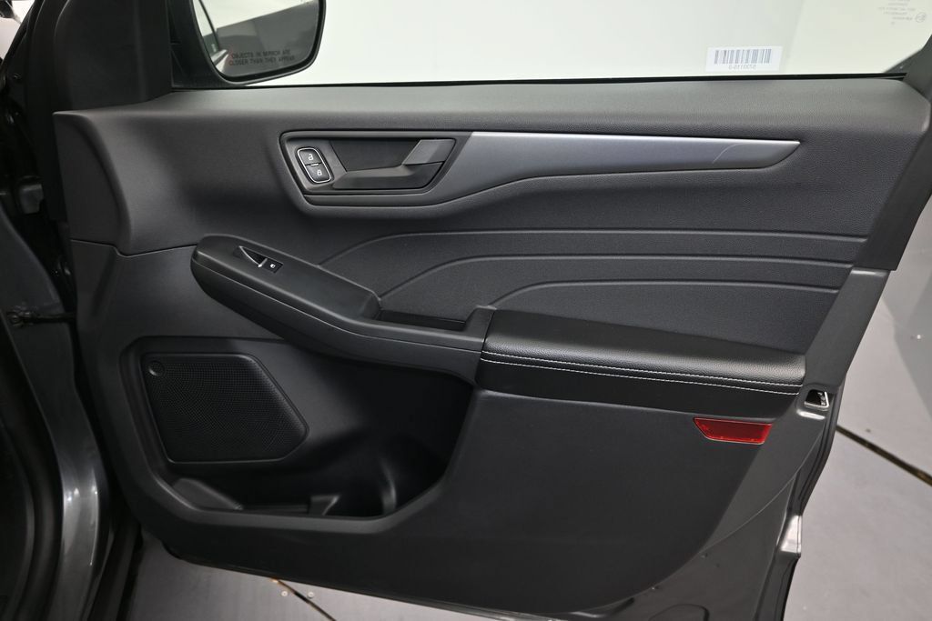 Used 2025 Ford Escape Active AWD/4WD image 15