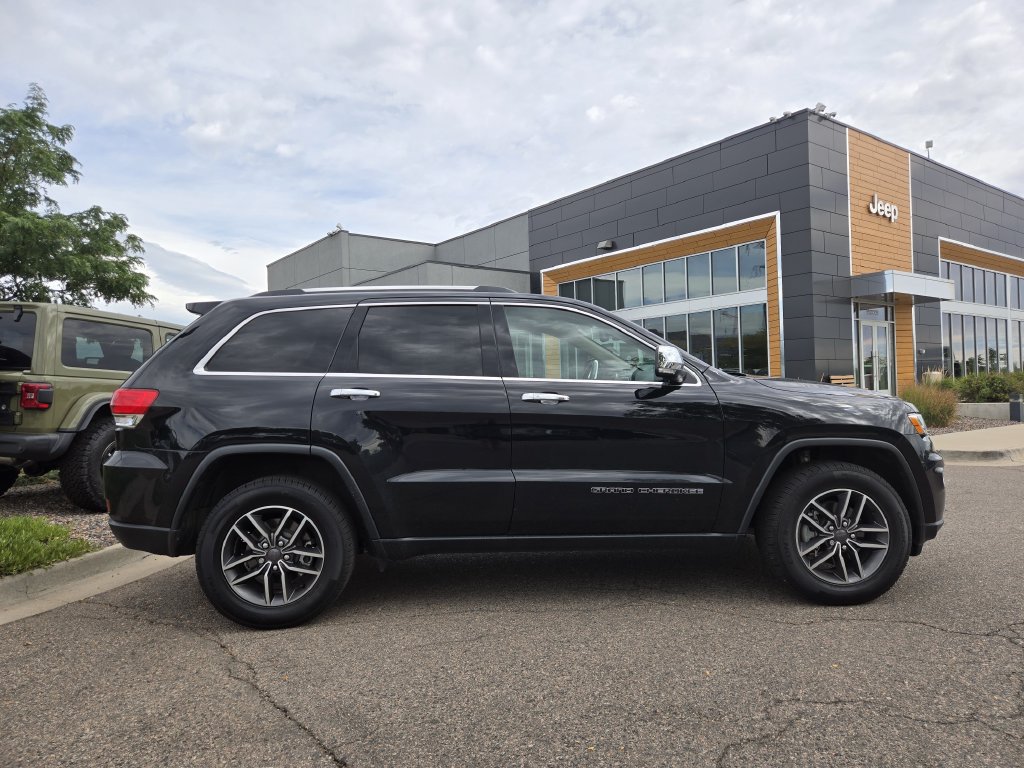 Used 2019 Jeep Grand Cherokee Limited AWD/4WD image 4