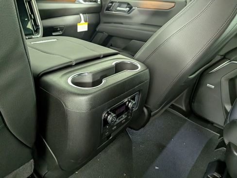 New 2026 GMC Yukon XL Denali w/ Denali Reserve Package AWD/4WD image 31