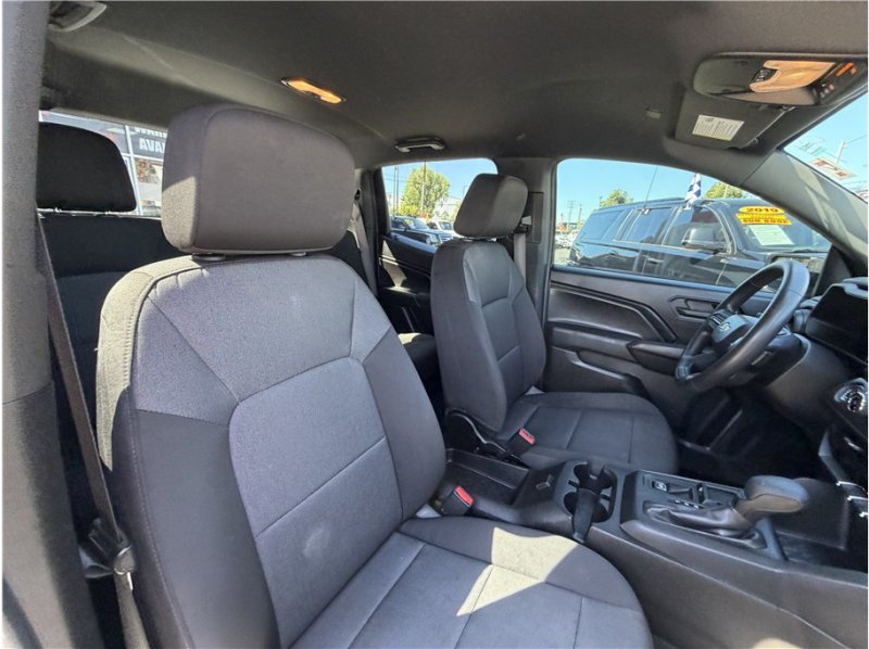 Used 2023 Chevrolet Colorado W/T RWD image 32
