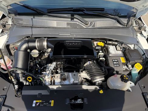 Used 2025 Jeep Compass Trailhawk image 31