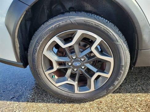 Used 2017 Subaru Crosstrek 2.0i Limited image 5