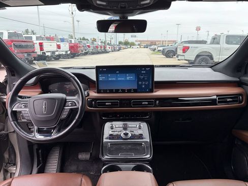 Used 2023 Lincoln Nautilus Reserve w/ Luxury Package AWD/4WD image 25