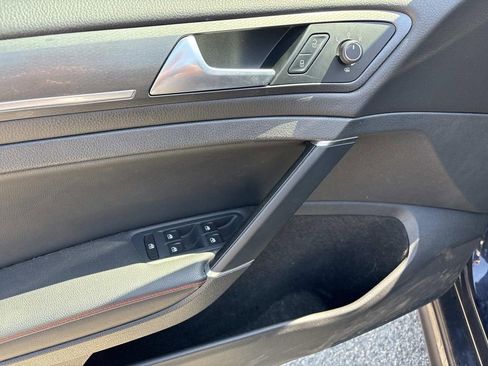 Used 2018 Volkswagen GTI Autobahn FWD image 9