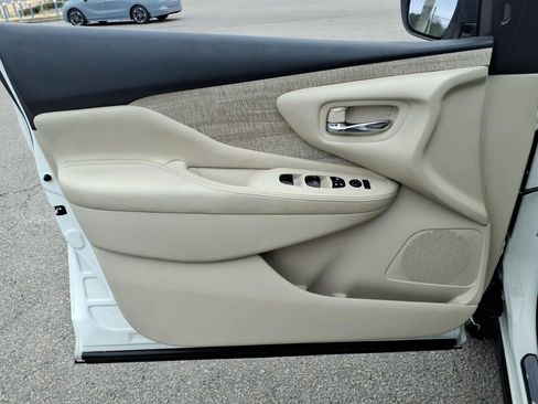 Used 2019 Nissan Murano SV image 9