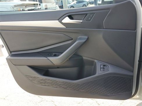 Certified 2023 Volkswagen Jetta SE image 29