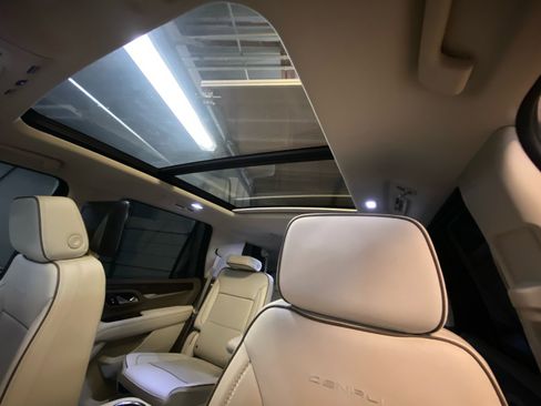 Used 2024 GMC Yukon Denali w/ Denali Reserve Package image 19
