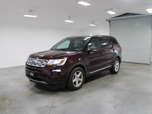 Used 2019 Ford Explorer XLT w/ Equipment Group 202A image 4
