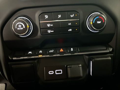 Used 2023 Chevrolet Silverado 1500 Custom image 16