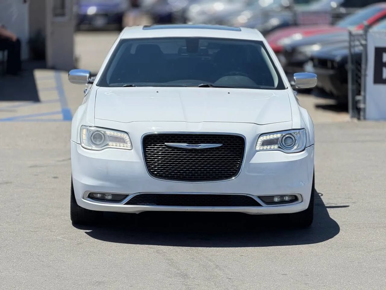 Used 2019 Chrysler 300 Limited RWD image 4
