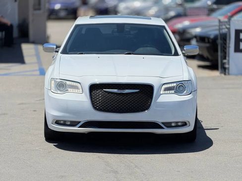 Used 2019 Chrysler 300 Limited RWD image 4