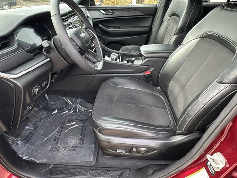 Used 2024 Jeep Grand Cherokee Altitude image 19