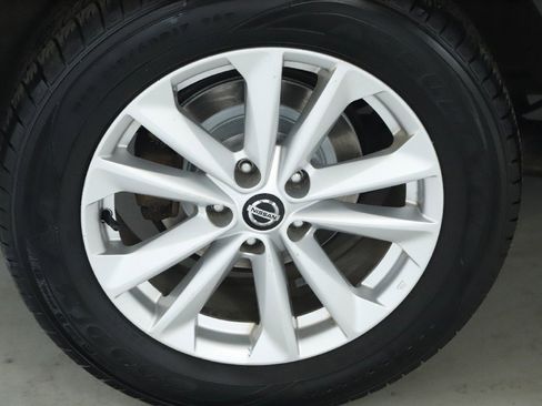 Used 2019 Nissan Rogue Sport SV image 12