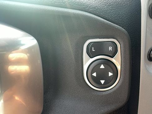 Used 2022 Jeep Wrangler Sport AWD/4WD image 19