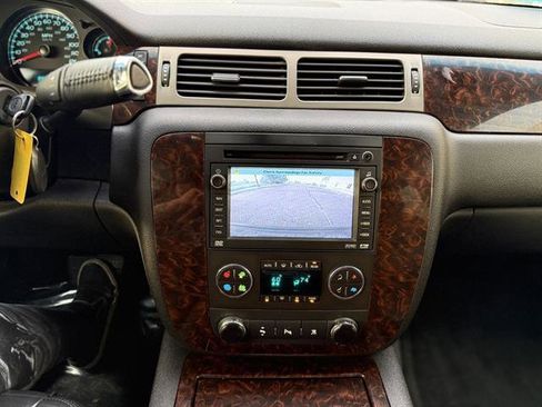 Used 2009 GMC Yukon XL Denali image 8