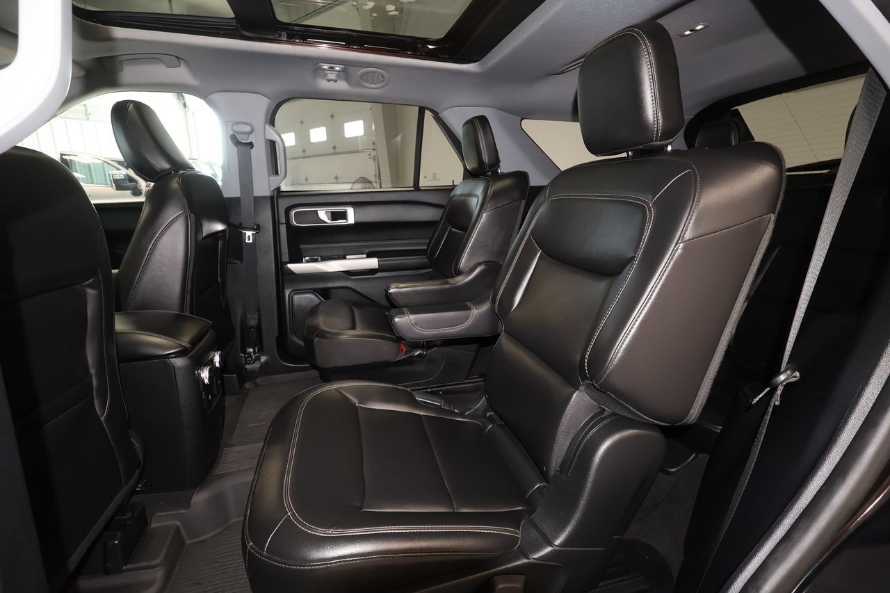 Used 2022 Ford Explorer XLT w/ Equipment Group 202A AWD/4WD image 15