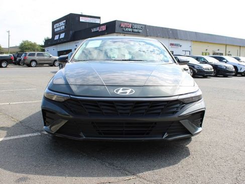 Used 2025 Hyundai Elantra Sport FWD image 2