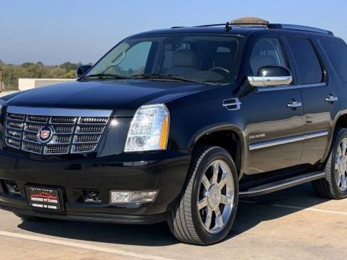 Used 2012 Cadillac Escalade Luxury image 3