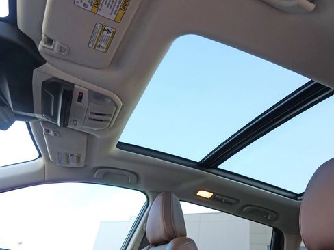 Used 2023 Subaru Ascent Touring image 9