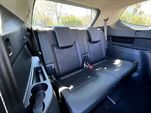 Used 2025 Volkswagen Atlas SE image 23