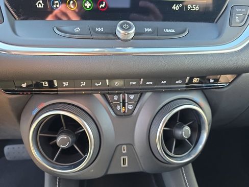 Used 2023 Chevrolet Blazer LT image 18