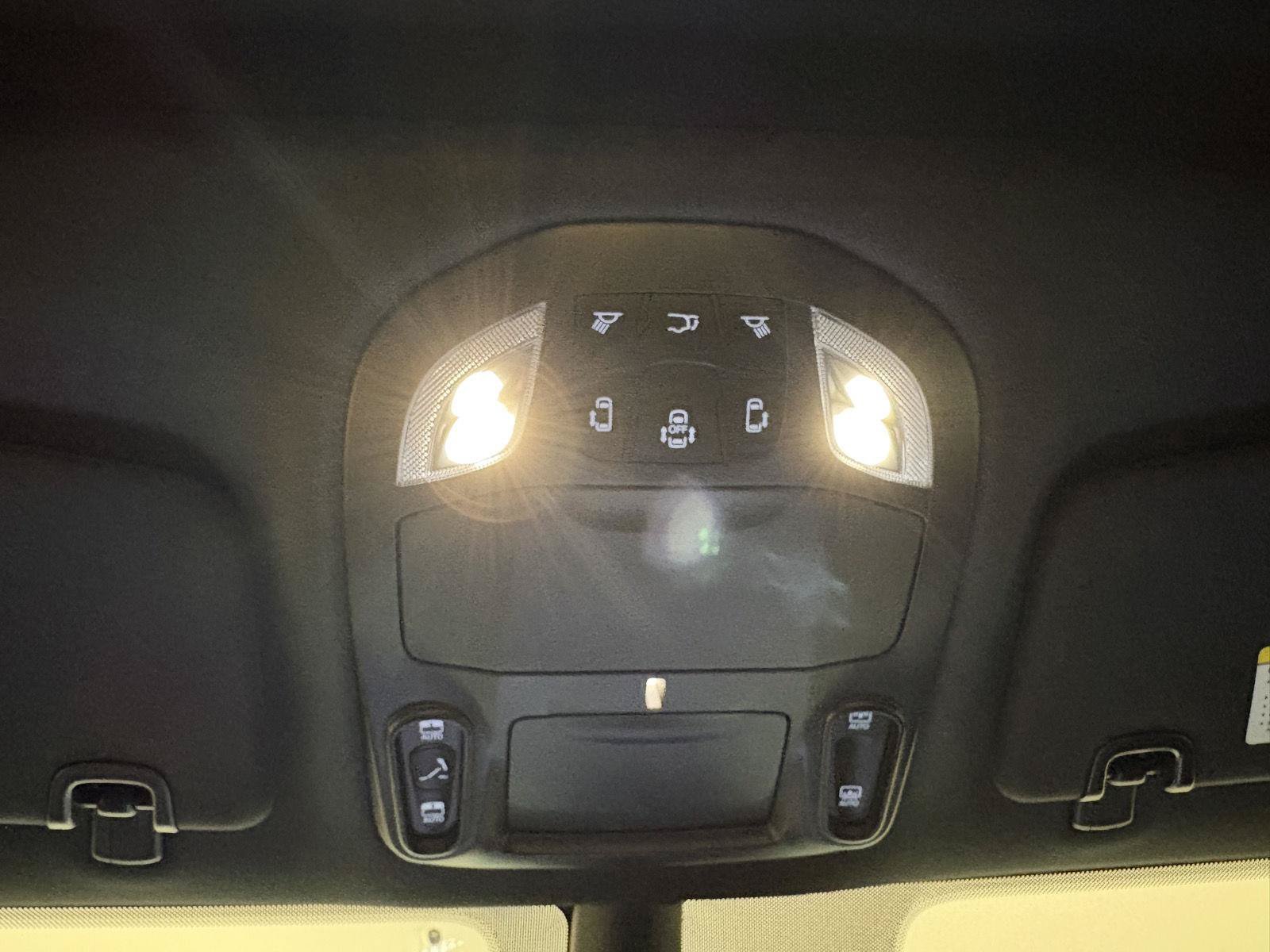 Used 2026 Chrysler Pacifica Limited AWD/4WD image 31
