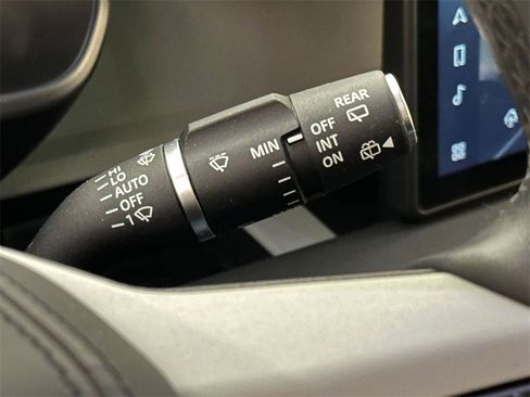 Used 2023 Land Rover Defender 110 X-Dynamic SE image 23