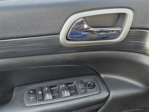 Used 2021 Jeep Grand Cherokee Laredo image 27