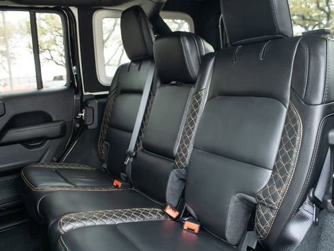 Used 2022 Jeep Wrangler Unlimited Sahara AWD/4WD image 19