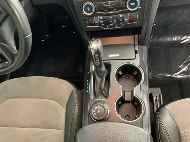 Used 2017 Ford Explorer XLT w/ Equipment Group 202A AWD/4WD image 19