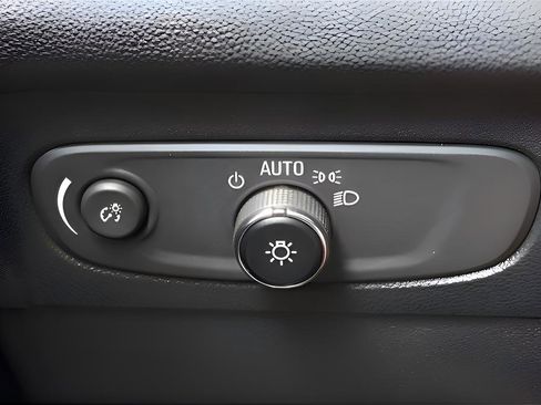 Used 2023 Buick Envision Essence image 17