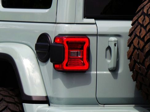 Used 2024 Jeep Wrangler Unlimited Sahara AWD/4WD image 20