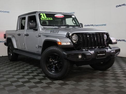 Used 2021 Jeep Gladiator Sport image 2