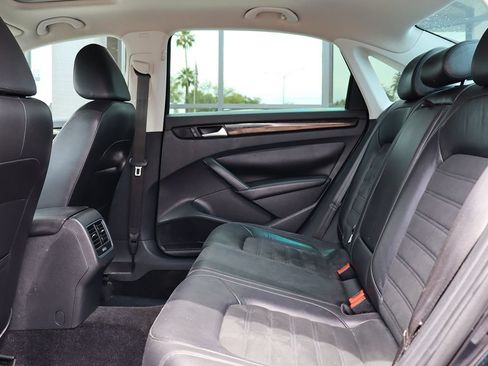 Used 2015 Volkswagen Passat TDI SEL Premium FWD image 30