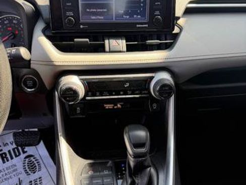 Used 2020 Toyota RAV4 XLE AWD/4WD image 13